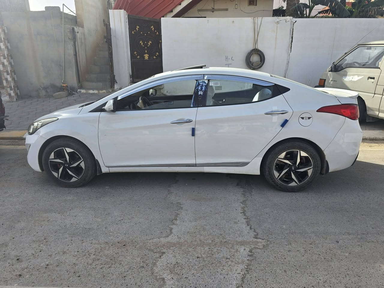 السلام عليكم سياره للبيع
هونداي النترا 2014 خليجي
كدامكم موضحة بالصورة
الضرر جاملغ امامي وربع بنيد بدون  دواخل
ونص جاملغ خلفي 

تبريد محرك كير كلة شرط
تخم تايرات صدر كلة جديد
السياره بأسمي تحويل مباشر
السعر 110$
تواصل 7774162686


**إذا كنت صاحب هذا الإعلان وتريد حذفه لأي سبب، رجاءا أرسل رسالة إلى الدعم الفني**