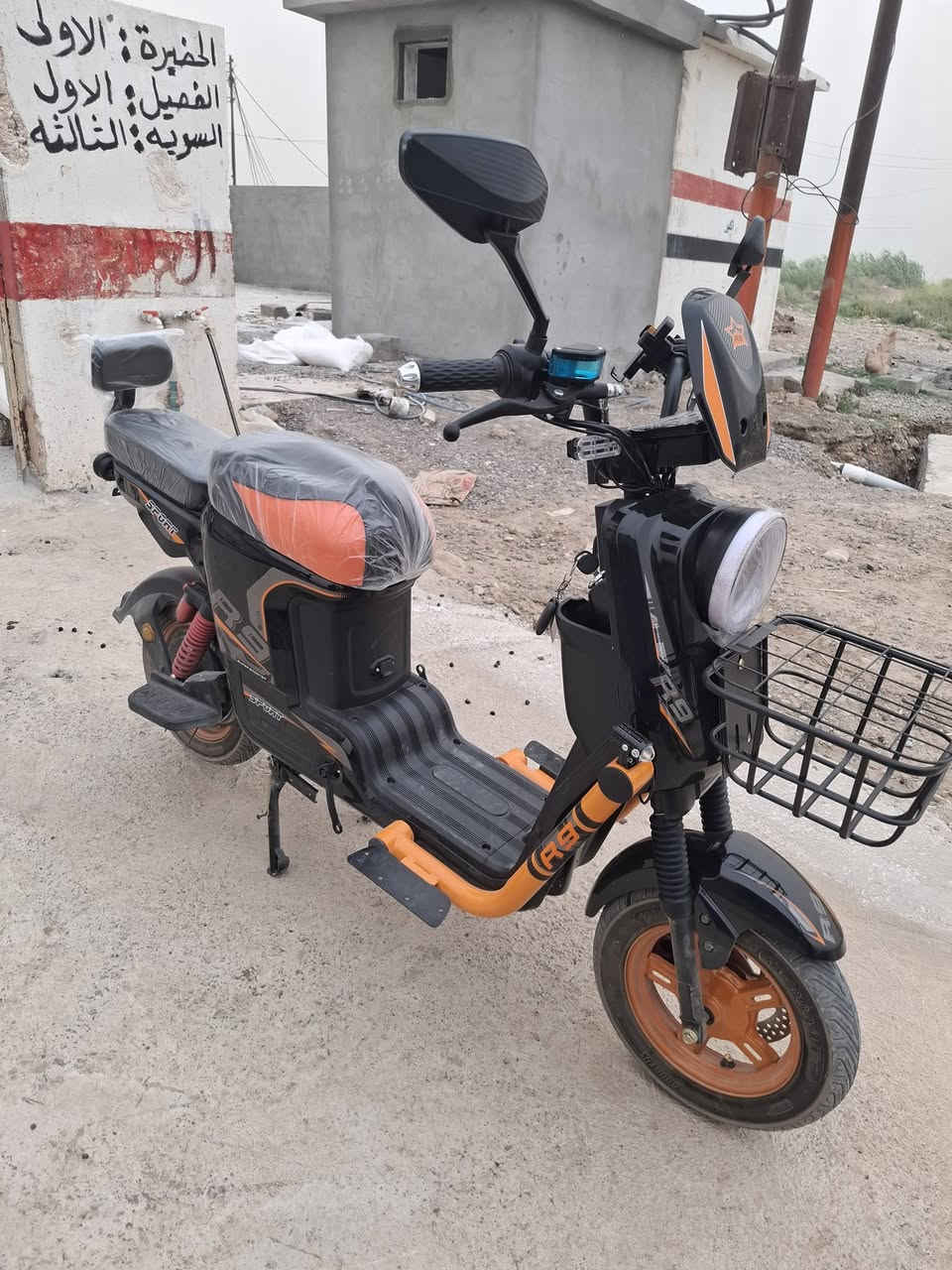 سلام عليكم
R9 للبيع جديد مستخدم شي قليل 
ثلث انضمة تشغيل سويج وبصمه وكارت
5 باتري 32 امبير ملف 2000W
السعر 450 وبي مجال شي قليل
الاتصال *********** مكان العيثه
