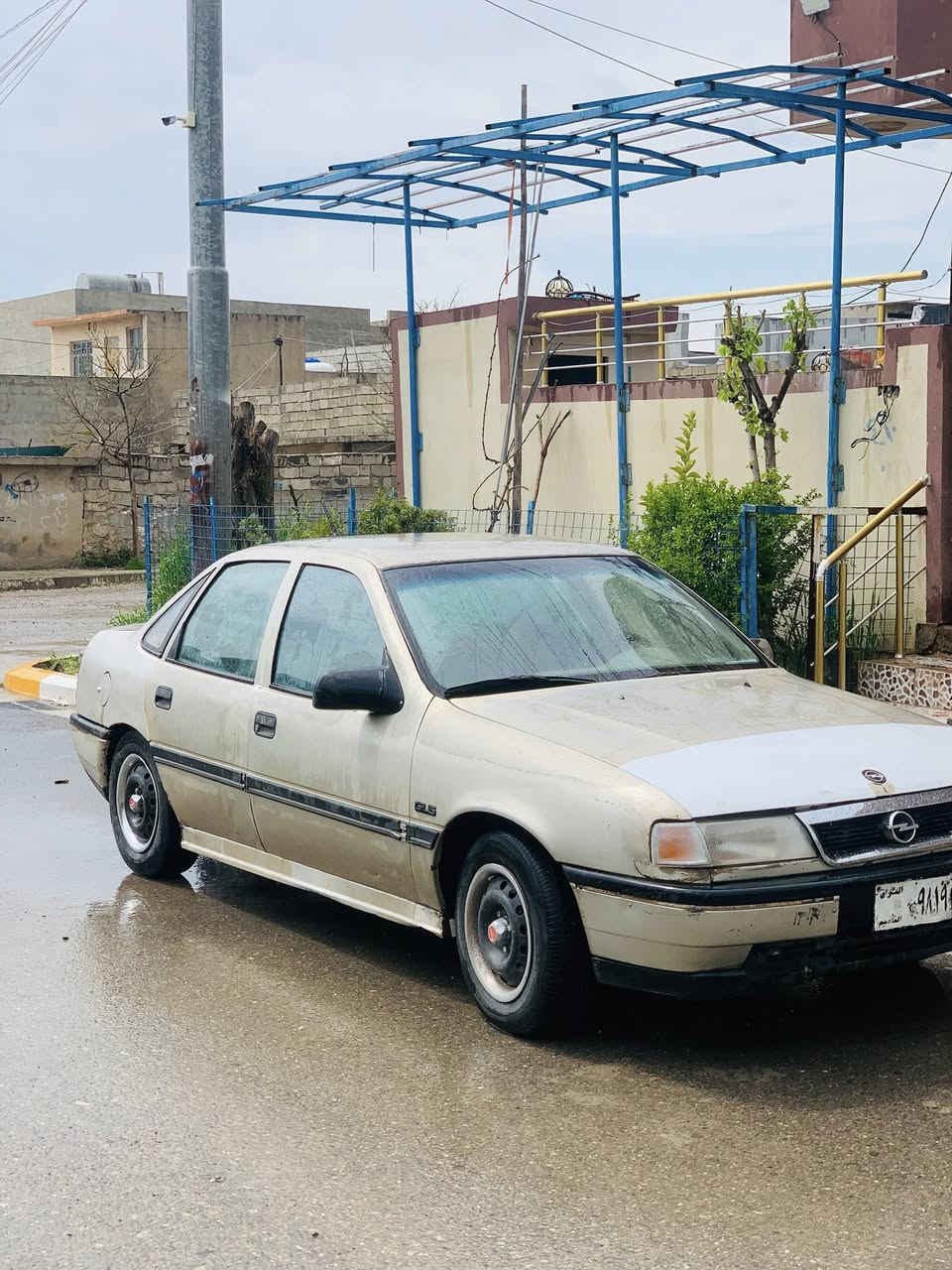سەرەتا بە ناوی خوا ئۆپڵ ڤیکترا ١٩٩٢زۆر جوانو بێمەسرەف گێرعادیمەکینە٢٠چوار تایەی نیوداش بێ عەیب کامل هەمو گیانی جایزە  سەیارەکە دەعمی نیە وەرگەراو نیە لێدرانی نیە ئاڕمی کۆنی سلێمانی لە گەڵایەو بێ کێشەیە سعری ١٨گەڵاو مەجالێکی برایانەشوێن بەردە قارەمان سەر بە قەزای بازیان ژمارە تەلە فون***********مشتەریت تەلە فون بکە یان نامە بنێرە🌹
