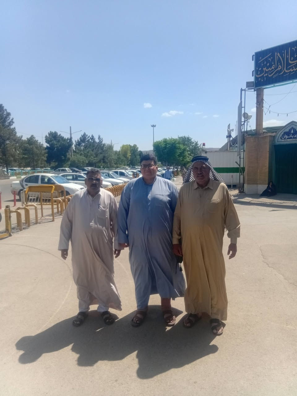 كروب الدليل السياحي أبو رضا في قم المقدسة في مزارات ثما نتقل طريق قم الى مشهد المقدسة ان شاءالله نستمر بكروبتنا  الى ايران يوم ٦/٧ الرحله القادمة ان شاءالله  قم و مشهد  وباص الثاني قم مشهد و شمال ايران  حجز الاستفسار على الرقم التالي ***********
