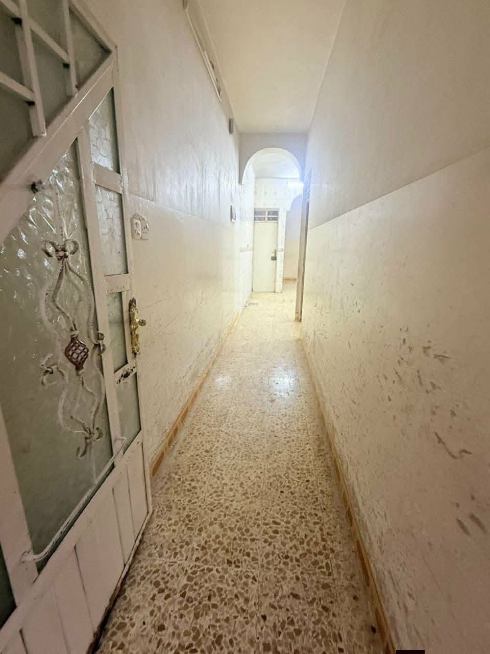 بيت للإيجار حي الانتصار شارع 60 خلف جامع الغرباء من جهة الميثاق مساحة 100 متر يتكون من غرفة وهول واستقبال ومطبخ ومشتملات وبيتونه البيت كاشي وسيراميك
ملاحضه شارع البيت ترابي
سعر الإيجار 160 ألف للتواصل

*********** اتصال وتساب
