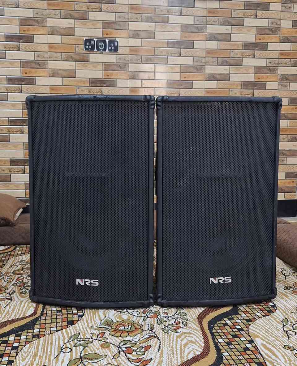 سلام عليكم// زوج سماعات كوسكيل 15 انج من شركه صدى البلد نضيفات للبيع سعرهن ٣٥٠ الف للاستفسار ***********  مكاني الرمادي يوجد توصيل لبغداد فقط
