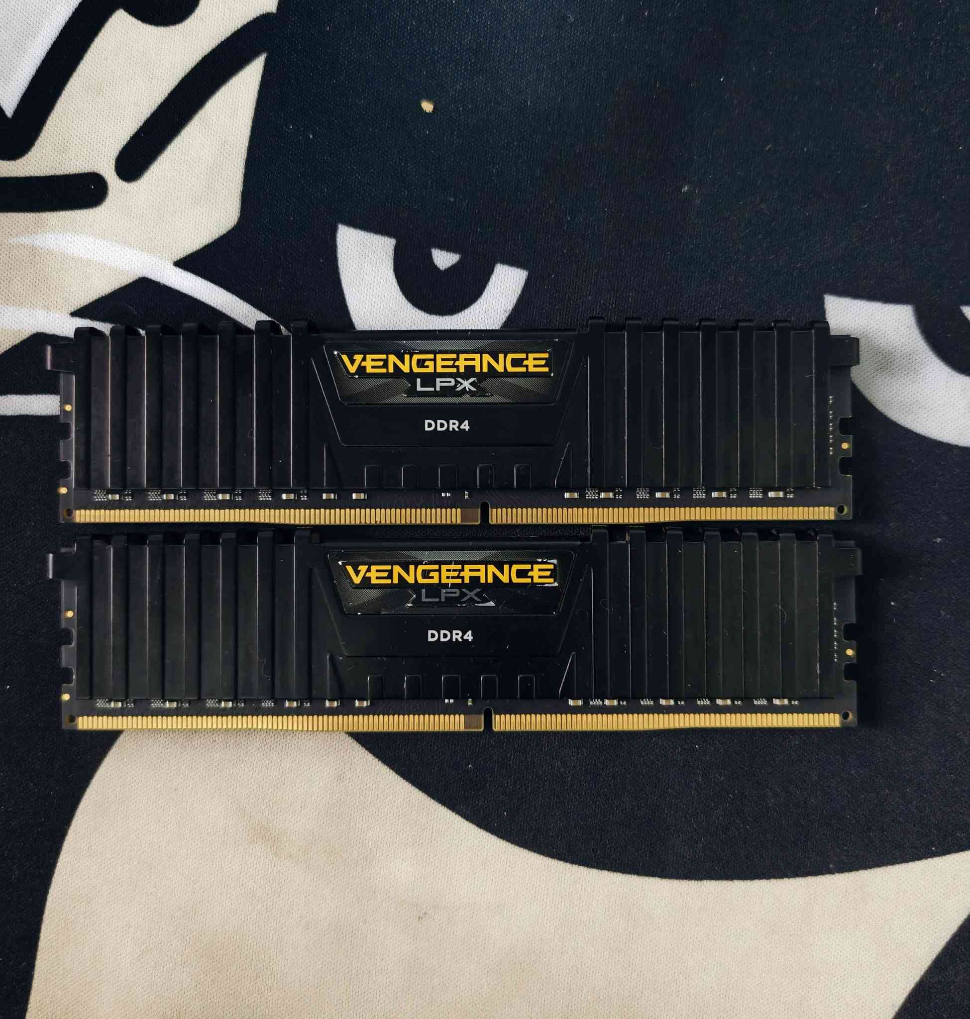 قطع Pc للبيع
بور سبلاي ثرمل رايت 550واط  55الف

مايك مونو ويه ستاند وباكيته  45الف

بور سبلاي 20الف 400 واط

كيس فارغ بيه 3 مراوح RGB  زجاج مكسور  الي كدام تكدر تحول اليوره ليكدام سعر 25الف 

رمات كورسير فنجن  64 غيغا كل قطعه 32 غيغا سرعه 3200 
سعر قطعه 185الف 

قطعه ويفاي  usp سعر 3الف للوحده


**إذا كنت صاحب هذا الإعلان وتريد حذفه لأي سبب، رجاءا أرسل رسالة إلى الدعم الفني**