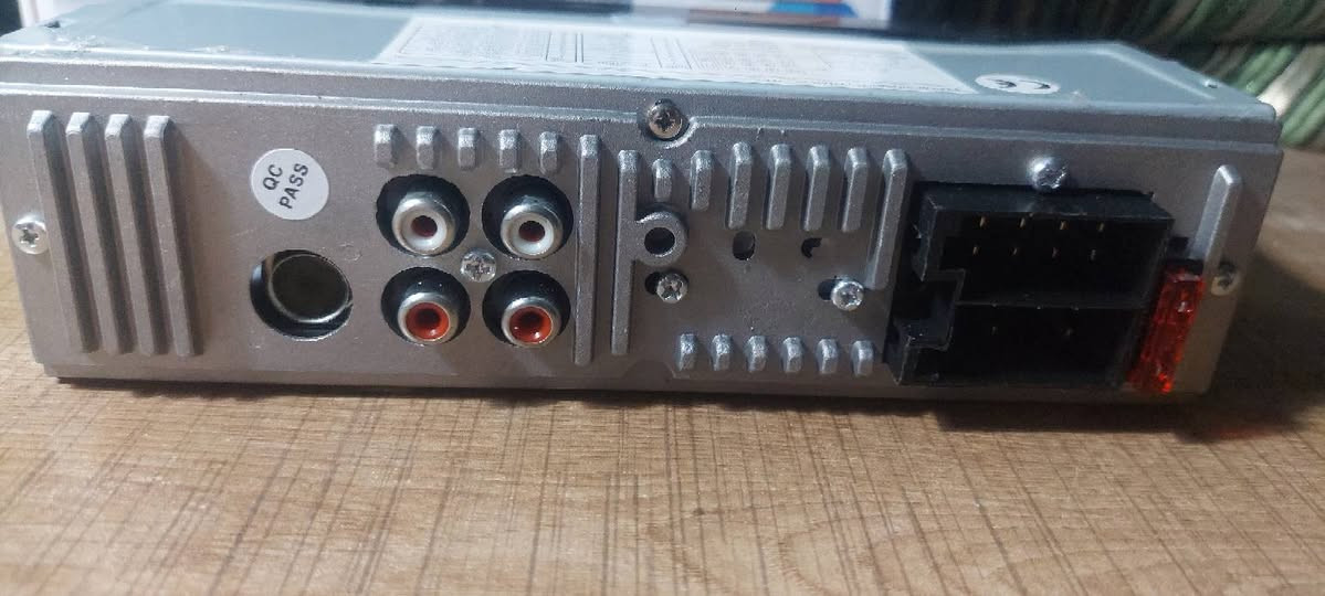مسجل سيارة ام بي ثري 
بيه منفذ USB 
بيه مدخ بطاقة SD 
بيه aux
بيه بلوتوث 
بيه مكالمات 
بيه راديو fm 
بيه منفذ شحن تلفون
بيه رمونت 
شيخلولك بيه بعد ما ادري المهم سعره ١٥ الف


**إذا كنت صاحب هذا الإعلان وتريد حذفه لأي سبب، رجاءا أرسل رسالة إلى الدعم الفني**