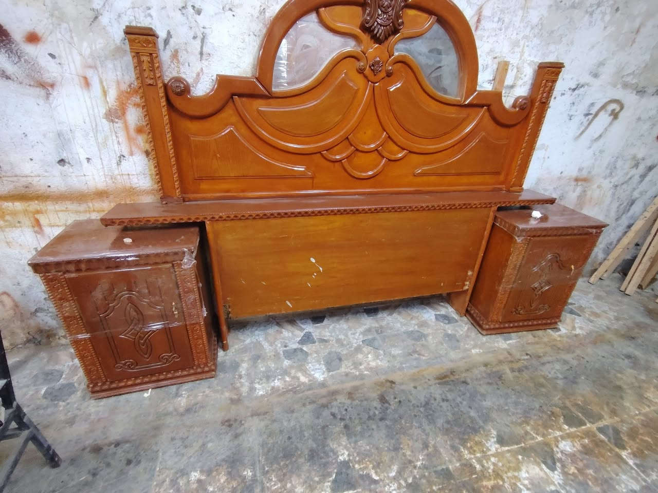 غرفه للبيع بسعر مناسب ٥٠٠ وبيه مجال ناصريه مركز *********** وتساب
