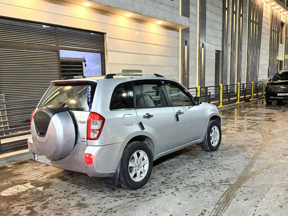 السلام عليكم  عيني للبيع شيري تيكو موديل 2012شكل 2013 سياره جديده جدا مكفوله كفاله عامه فقط صبغ البنيد اثر جراد سياره بأسمي رقم انكليزي تحويل مباشر ماشيه180الاف 
العنوان بغداد البلديات 
مشدود اله شاشه و كامره 
كير كهربائي 
مكينه 1800 نظيفات 
رقم هاتف 
 *********** يرجى الاتصال ما متواجدين على النت فقط اتصال
