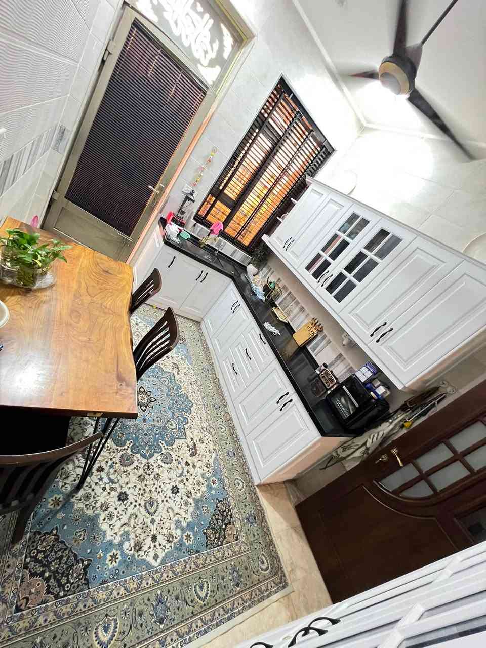 🏠دار للبيــــــــــع 
فـٓــــي حـــــــي الجامعــــــة علــــــــىٰ ساحــــــــة 
__________________
المساحـــــــة // 150م #طابـــو #مــــلك #صــــرف
الواجهـــــــــــة // 7.5م
النـــــــــــــــــزال // 20م
__________________
🧱🏗️ #الطابــــــــــــــق #الأرضـــــــــــــي
غرفـــــــــــة وصالــــــــــة وهـــــــــــول ومطبـــــــخ ومجمــــــــع صحيـــــــــات ومنـــــــــاور وكـــــــــراج ...
🧱🏗️ #الطابــــــــــــــق #الثانــــــــــــــــي 
غرفتيـــــــــن وهـــــــــــول ومجمـــــــــــع صحيـــــــــــات ...

___________________💲
للأستفســـــــار عــــــن السعــــــــر يرجـــــــىٰ تـــــــرگ تعليـــــق (السعـــــــــر) #وسيتــــــم #الـــــرد #خــــاص
__________________💲

#مكتـــــــــب
         🧱🏗️أمــــــــلاك بابــــــــل للعقـــــــار🧱🏗️
#الكائـــــــــن
  شارع_الكرامة_قرب_الضريبة_مقابل_التخطيط_العمراني
        ***********📞☎️📞***********
____________________________________________
