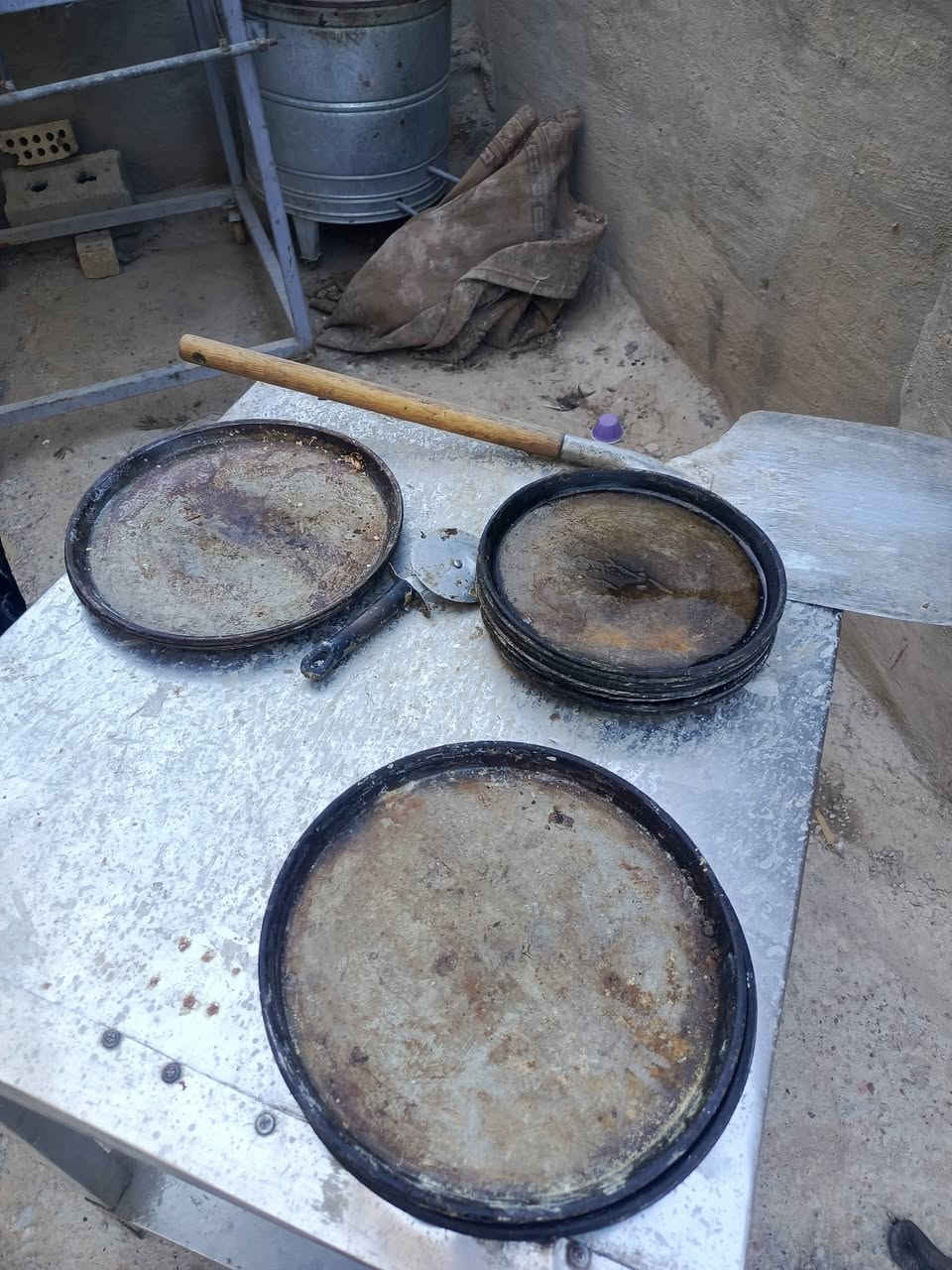 فرن للبيع مع الصواني صغير مع الوسط مع كبير مع كرك***********بغداد حي البتول
