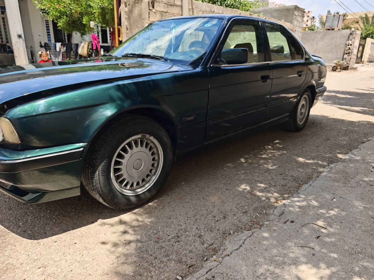 يا الله  
بي ام 525موديل 91
سياره مصبوغة عام للجمالية فقط
كير ومحرك بلادي خير من الله 
تخم تاير جديد
كهربائيات كلها شغالة 
جام شغالة 
غرفة نضيفة بلادية 
رقم نكليزي رقمها ديالى بسمي سياره 
سنوية لل30+هزه جديده 
نقصها تبريد 
بيها ضربة بل جامرلغ جهت سايق
السعر 45 وبيها مجال 
 العنوان ديالى سراجق***********
