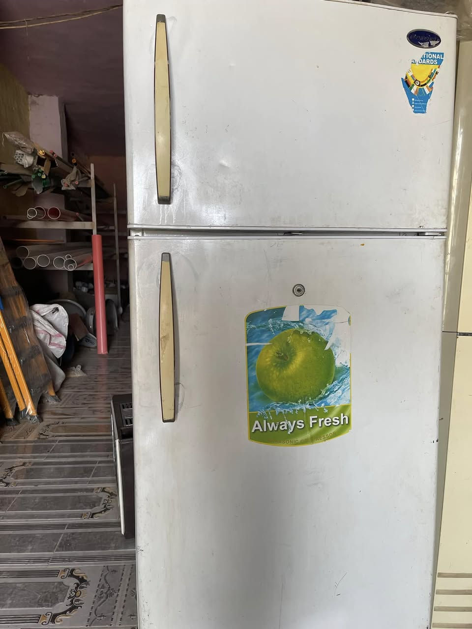 مكينه خياطه هيه والميز  صناعه ايطاليه 
شرط الشغل 40
وثلاجه كونكورد لبناني اصلي حجم الكبير 220
اسعار جدا مناسبه وعفحص
للاستفسار ***********
