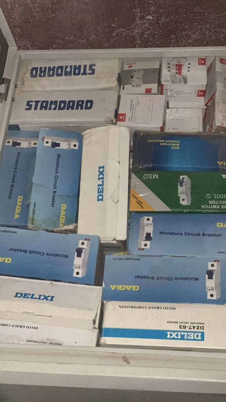 جوزات احادية امبيريات عاليه وناصيه للبيع القطعه بالف شيء ع شيء عندي نوعيات هواي وكله زين توجد كميه 
*********** بغداد
