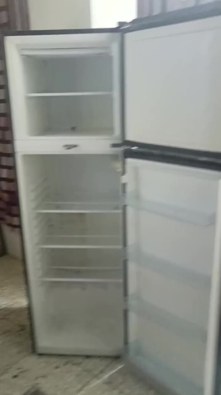 السلام عليكم ثلاجه مزروفه من الفريز كشرها نضيف كلش ابد ماطابه تصليح مكاني كربلاء ***********
