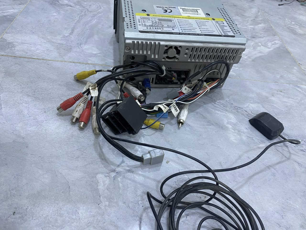 شاشة مع تحويلاتها كامله جانت مشدوده على ازيرا الشكل القديم يوجد توصيل 🚚 كل المحافظات ***********
