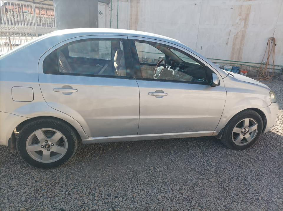 🚗 للبيع شيفروليه أفيو 2007
سيارة عملية ومناسبة للاستخدام اليومي أو العمل، اقتصادية بالوقود وجاهزة للاستخدام.

🔧 المواصفات:
- المحرك: 1600 سي سي
- القير: أوتوماتيك
- الممشى: حوالي 300 ألف كم

🛠️ الحالة العامة:
- تم تبديل المقدم (تعليق أمامي كامل)
- السيارة مستقرة وما بيها أصوات أو رجّة
- القير يعمل بشكل ممتاز
- السيارة مصبوغة صبغ عام تجميلي (بدون حادث)
- التبريد يحتاج تبديل كمبريسر

✨ المميزات:
- اقتصادية بالوقود
- مناسبة للعمل (تكسي أو استخدام شخصي)
- داخلية نظيفة

📍 الموقع: [ النجف الاشرف المشخاب ]
💰 السعر: [62 او بيه مجال بسيط]

📞 للتواصل: [***********]
