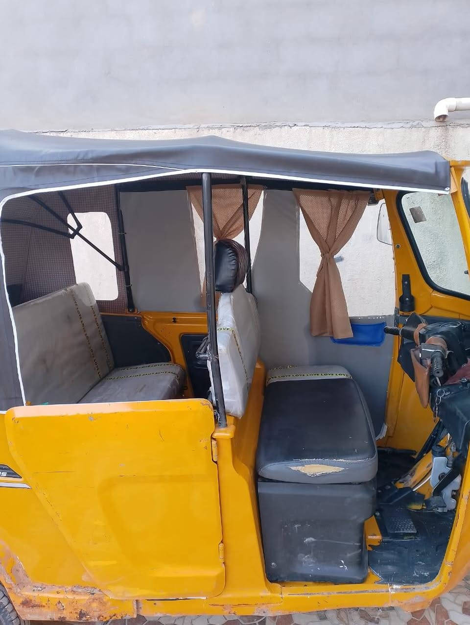 سلام عليكم تكتك موديل 21كامله حلوه لا ضربه ولا صبغ بس دوسات بيهه خياس غليل مرقم تحويل ثاني يوم وهذا رقمي ***********
