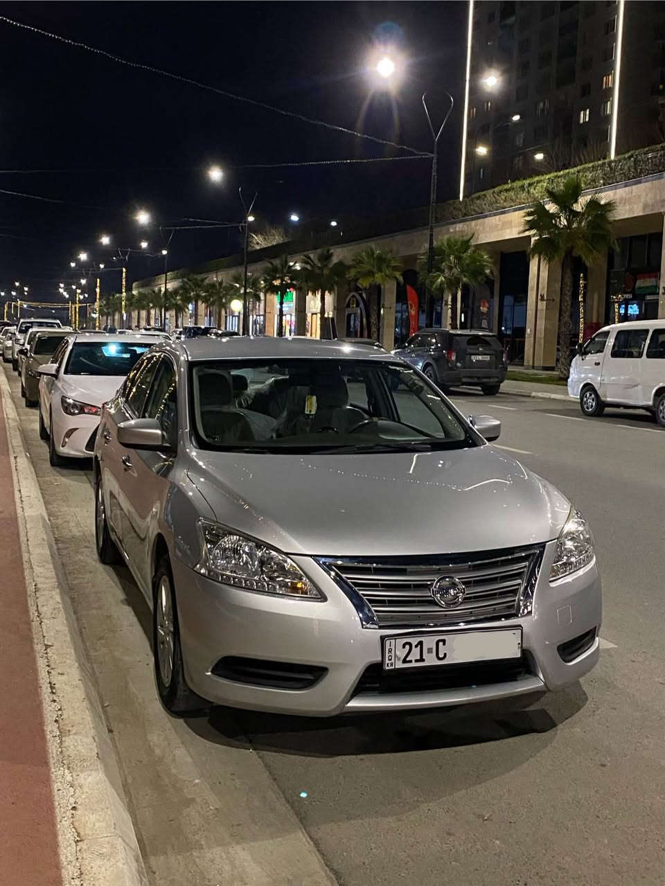 سینترا ٢٠١٦ خلیجی
بەسمە ودرگا بەسمە 
شاشە و بلوتوز 
کامێرە
سوکان ڤۆلیۆم
سەیارەکە بێ بۆیاخە دو پەڵەی بچوک ساردو وردەی هەیە
سەنەوی بە ناوی خۆمانەوەیە 
گێرو مەکینە چرکەی تیا نیە
115 و کەمێک مەجال 
*********** السليمانية, العراق
