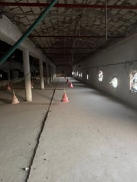 إعلان للأيجار قاعة كبيرة مساحتها 900 متر وارتفاع 3 أمتار الأرضية مصبوب...