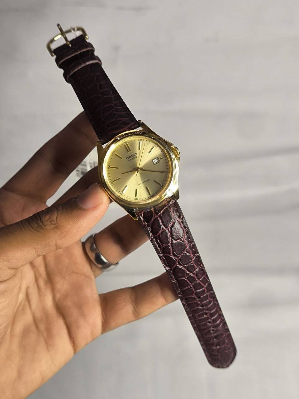 كاسيو Casio اصلي وكالة
تحفة فنية
لمحبي الرسمي وللذوق الراقي
مكينة كوارتز ياباني 
ميناء ذهيبه رسمي مميزة مزودة بمنفذ تاريخ  
زجاج معدني ضد الخدش 
مقاومة ماء حتى 50 متر
سير جلد طبيعي
القطعة مختمة بالكامل
🔴ضمان سنة وكالة 

⚠️ملاحظة متوفر قطعة واحدة فقط 

السعر :- 85 الف ع اول تم 
السعر غير قابل للتفاوض 
للحجز والاستفسار يرجى مراسلة الصفحه


**إذا كنت صاحب هذا الإعلان وتريد حذفه لأي سبب، رجاءا أرسل رسالة إلى الدعم الفني**