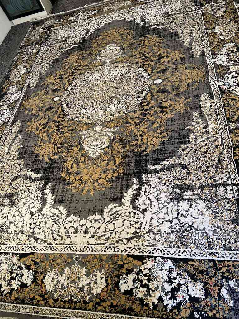 دوو فەرشی ٤٠٠ شانە قیاسیان ٣×٤ زۆر تازەن نرخی دانەی ٥٠ هەزار. 
سلێمانی *********** السليمانية, العراق
