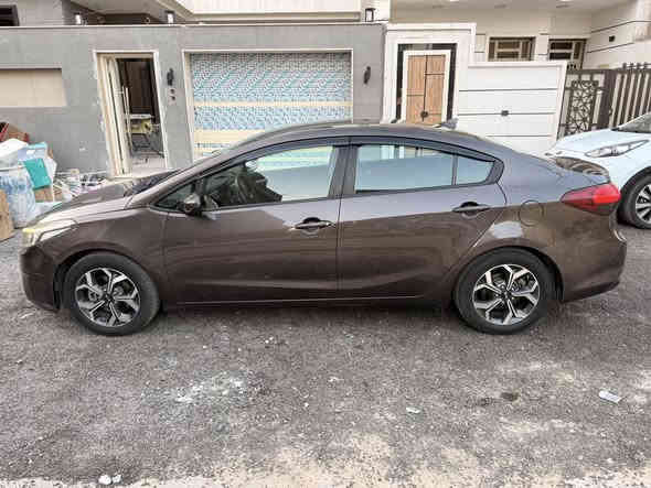 كيا فورتي موديل 2017   
محرك 2000 دوش 
كير ATM
تحكمات 
وضعيات قيادة 
ويل كب 
منضومة زنون + كشافات 
ضررها قطعة واحدة جاملغ صبغ فقط 
بدون دواخل بدون ايرباك بدون تبديل
ماشية 96 
المكان بغداد الدورة 
السعر 113$ وبيها مجال 
شراي اتصل وتدلل (***********)
