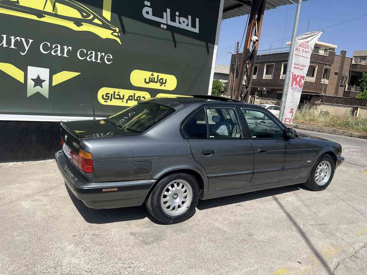 سلام عليكم
BMW 520  محرك مسكر كبس تك فانوس دجتال
كير عادي تنتة طكتين جامات امامي كهرب تبريد شغال شرط نقص غاز فقط كشنات جلد مسجل شاشة سستم سماعات +مضخم رقم مسطرة جديد دولي باسمي شرط التحويل ثاني يوم هزة جديدة صبغ عام جمالية كابون بانزين باتري جديد جام امامي مبدل جديد السعر 56 بيها مجال بسيط ماشراي لاتخابر وتعبني 
***********
مكاني موصل حي المثنى
