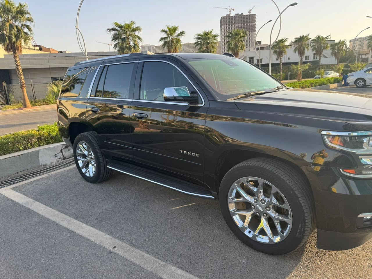 تاهو موديل 2020 ( بــريــميــر  ) خليحي اعلى مواصفات  فورويل سلايد ماشيه 82 الف كم حقيقي
حالة السيارة ممتازه صيانه 100% 
‎المواصفات:
‎فول مواصفات 1/1
‎8V 5.3 محرك
‎سلايد (فتحة قمارة)
‎كراسي جلد 
‎كراسي كهرباء
‎كراسي خزن(ميموري)
‎كراسي تدفئة+تبريد
‎كراسي خلفيه كهرباء
‎كراسي خلفيه تدفئة
‎تبريد خلفي شاشه
‎شحن الهاتف لاسلكياً
‎ثلاجة
‎رادار
رادار جانبي
نظام الحفاض على مسار السيارة
قيادة ذاتيه
‎كروس سرعه
‎خمس بصمات
‎فول تحكم استيرن(جهتين امامي+جهتين خلفيل
‎استيرن كهرباء
‎استيرن تدفئة
‎شاشه عرض الأعطال 
‎صندوق كهرباء(شفط)
‎فتح صندوك تلقائياً عن طريق القدم
‎دبل گير(عادي+اوتوماتيك)
‎دبل حساس(امامي+خلفي)
‎نظام تحكم بمستوى الضوء الداخلي
‎مانع تزحلق
‎پدل كهرباء (تحكم كهربائي بالبريك و البنزين)
‎نظام فتح الابواب لاسلكياً
‎فورد ويل
‎شاشه اماميه كبيرة اصلية
‎كامره خلفيه 
‎تشغيل عن بعد
‎قاصة سرية
‎اشارة بالمري
‎مري كهرباء(شفط)
لايت LED
LED امامي
سيتم صوت ماركة BOSS
رقم ومكان السيارة اربيل  
السيارة معمولها بولش مع نانو سيراميك  مع تغليف البنيد والدعامية الامامية ب PPF
ملاحظات السيارة تعديل PDR ١٠ سم بالجامرلغ الامامي اليمين
١٥ سم كارت صبغ بوسط باب السائق
لمعرفة باقي التفاصيل والسعر الاتصال ع الرقم ***********
