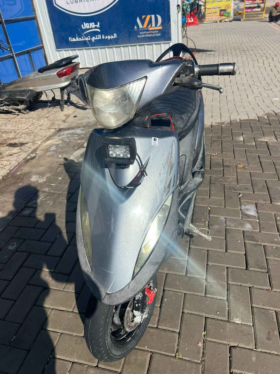 سلام عليكم دراجه ماكس عدله بلادي 49 نكره سلف كفرات دراجه ملحه 🤷💫 اصليه مختمه كلها شغاله دراجه نضوح  🚴خير من الله طستها حلوه 550قفل مكاني بياع شارع قطره ندى 🤍 *********** ❤️
