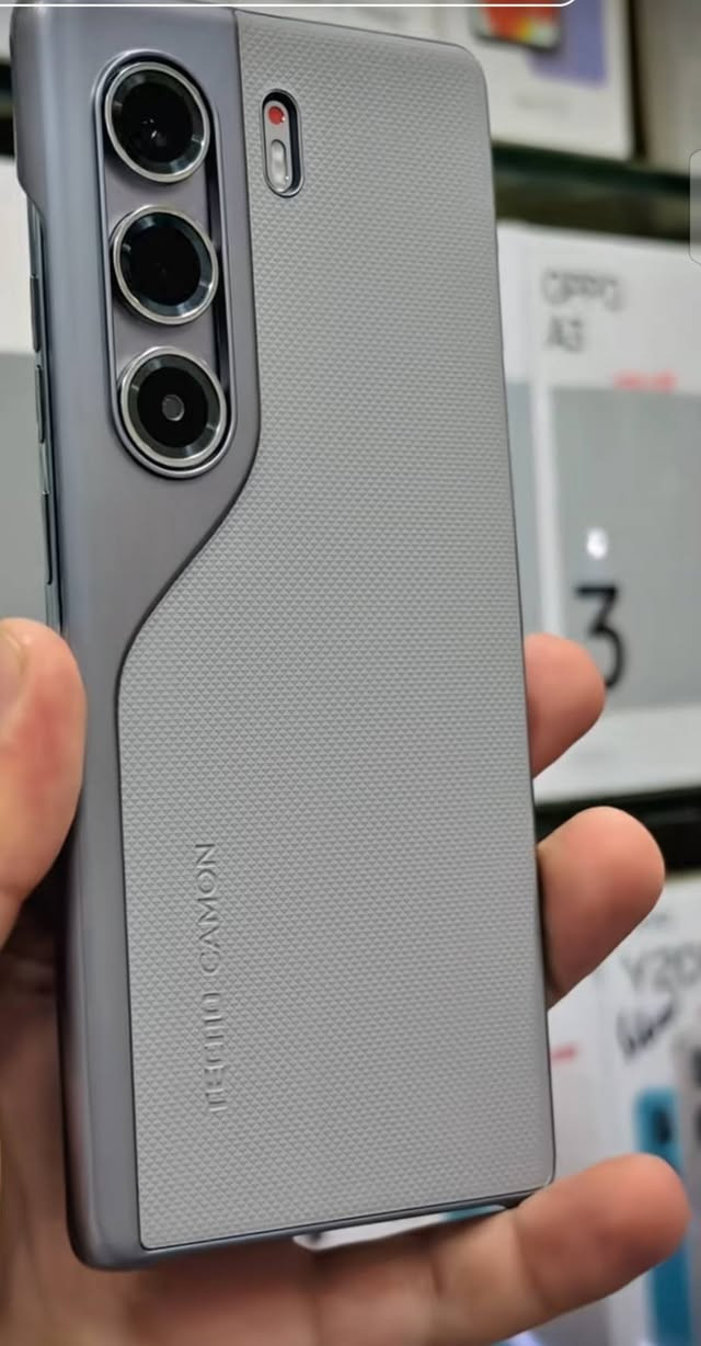 سلام عليكم Tecno Camon 50G ذاكره 256 الجهاز مثل ما موجود بل صوره نضيف كلش مع شاحنه 45 واط مستخدم شي قليل الله شاهد يرهم بيع او مراوس حسب قناعت الجهاز عنوان كوت  الاستفسار الاتصال على الرقم ***********
