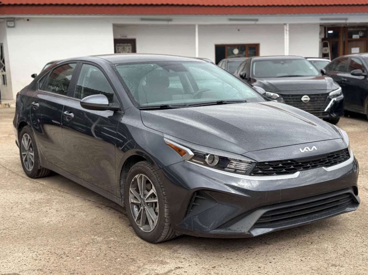 سلام عليكم ورحمة الله وبركاته 
KIA FORTE 2024 
جملغ و قباغ صندوق صبغ 
بدون دواخل و شاصي 
بدون ايرباك 
محرك 2.0L(4V) 
بدون رقم ترقيم شمال 
موصفات LX
شاشة 
كاميرا رواية خلفية 
تحكم ستيرن 
تحديد سرعة 
صندوق شفت 
ويل كروم 
رادار خلفي 
رادار امامي 
سعر 138$ و بيها مجال 
*********** أربيل, العراق
