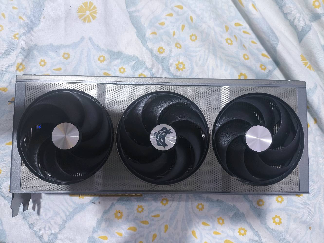 كرت شاشة      Sapphire Nitro+ Radeon RX 9060 XT 16GB
حالة ممتازة 10/10
استخدام شخصي فقط
بدون أي مشاكل أو صيانة
لم يُستخدم للتعدين
حرارة وأداء ممتازان
العلبة موجودة

الفحص والتجربة قبل الشراء مرحب بها**