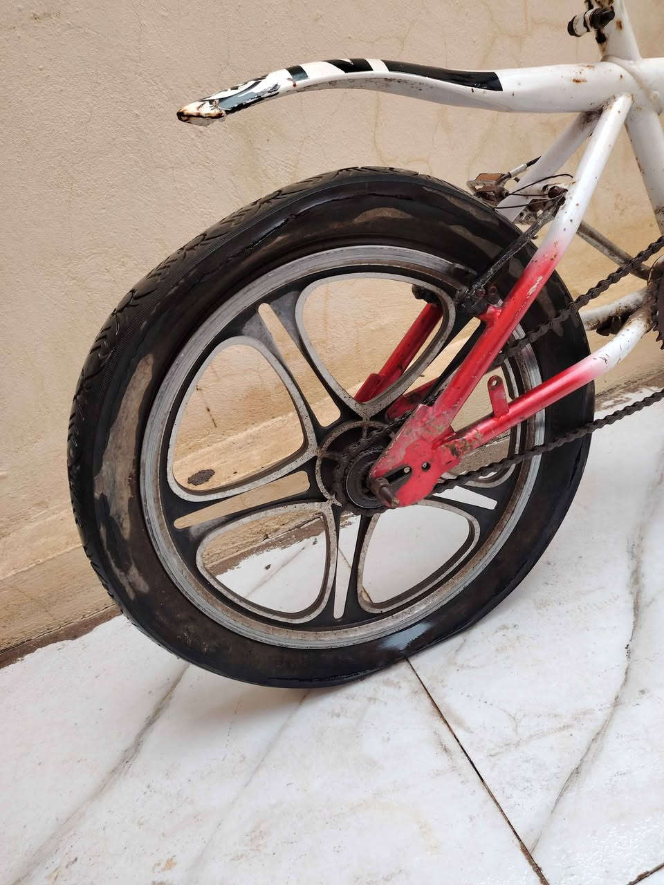 بايسكل همر تاير عريض
حالة جيدة يحتاج فقط بريك اماني كامل و تاير وجوب خلفي
السعر 45 الف
🔴 ((( مكاني كربلاء))) 🔴
للإستفسار على الخاص او على رقم *********** او واتس اب كربلاء, العراق
