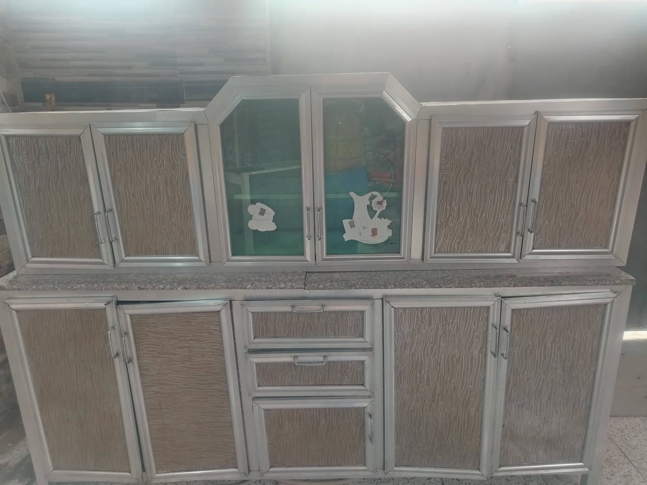 كاونتر للبيع ٣قطع السنگ تسگام  والكاونتر الارضي كرانيت ب١٢٥ ناصريه الاسكان ***********
