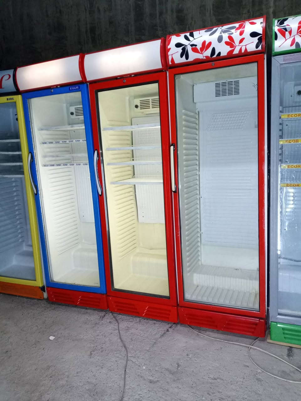 السلام عليكم برادات ايكور تركي ع وضع الشركه حجم 30 وحجم 22قدم العنوان بغداد شراي يتصل 
***********
