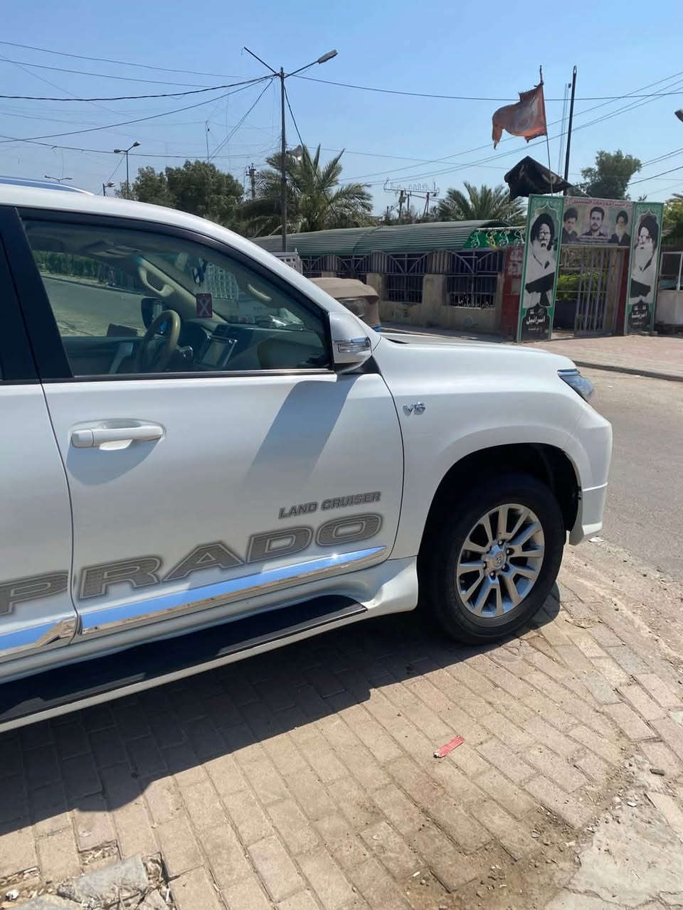 للبيع برادو كويتي دبل تانكي ثلاث شاشات مكينه ٦سياره اخت زيرو ماشيه ٥٦الف مكفوله كفاله من كلشي السعر ٤٣الف دولار رقم الهاتف ***********
