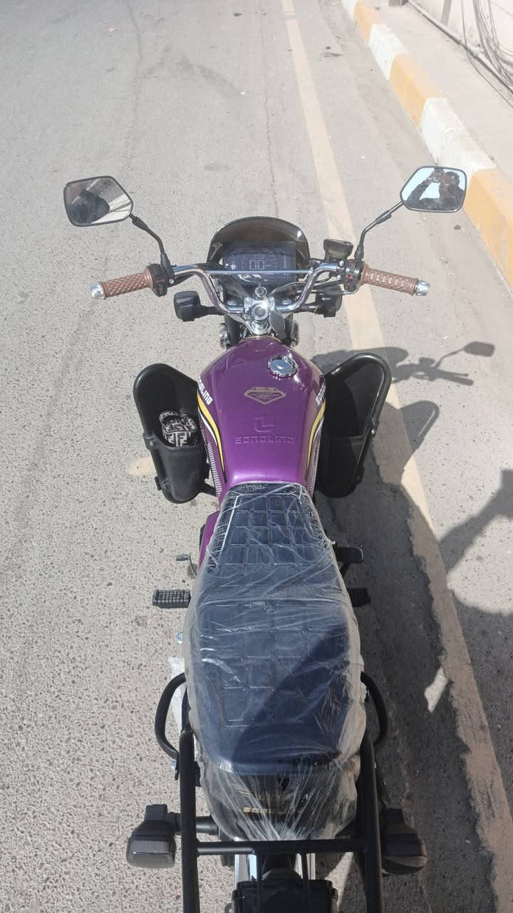 سلام عليكم
دراجه سونك موديل 2026 زيرو على وضعية معرض 
صارلها 5 أيام طالعه من معرض مكينة 200 cc 
درع شديته للجمالية 3 وضعيات تشغيل 
بصمه /سويج/تشغيل عن بعد ويل مايباخ 
جهاز انذار سرقة صافرة فيدرالية زنون بريك دسك 
دراجه شوفت عينكم أحلى من الصور 
عنوان بغداد كريعات شارع معارض 
الهاتف المحمول
*********** 
السعر مليون و100 وبيها مجال بسيط اخذتها مليون و200 
وتساب وهاتف متوفر  
للتوضيح الدراجه عل سحك بعدها دهن امزويل ✋
