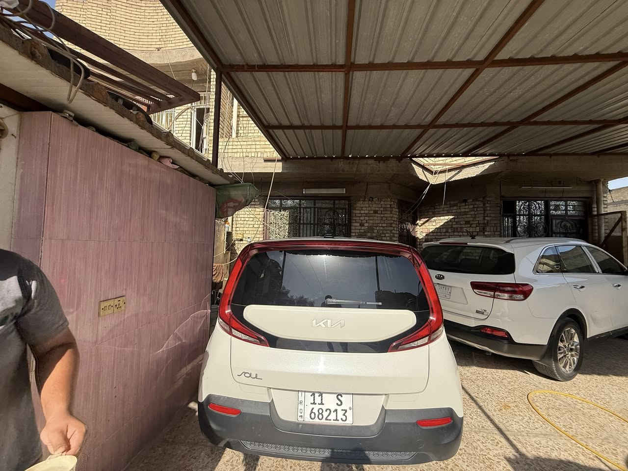السلام عليكم كيا صول 2022 لون ابيض رقم بغداد انكليزي باسمي تحويل مباشر محرك 4 سلندر  2000 ماشيه 32 حقيقي  وارد امريكي ضرر بنيد مبدل نفس الون السونار مرفق  ويا الصور 
مواصفات نص فول شاشة كبيره تحكم ستيرن جهتين نضام كروز مثبت سرعه نضام مانع انزلاق  انطفاء ذاتي السياره جديده جداً مابيها اي نقص كاملة وجاهزه من كل النواحي 
مكان العبيدي ***********
