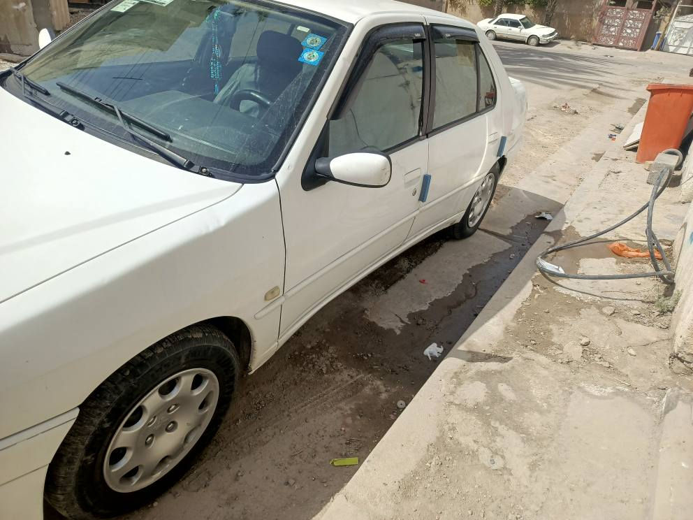 السلام عليكم شباب عندي سياره بيجو للبيع فرنسي موديل 2003بل سنويه 2002 السياره بسمي السياره خيمن الله كهربائيات كله شغاله تبريد ثلج شرط تخم تاير جديد بيه بغض التلحيضات مكينه بيه تبخير بدون تنقيص دواخله نضيفه سنتر لوك شغال السياره معروضه 43بيه مجال مكانه بغدا حي اور *********** بغداد, العراق
