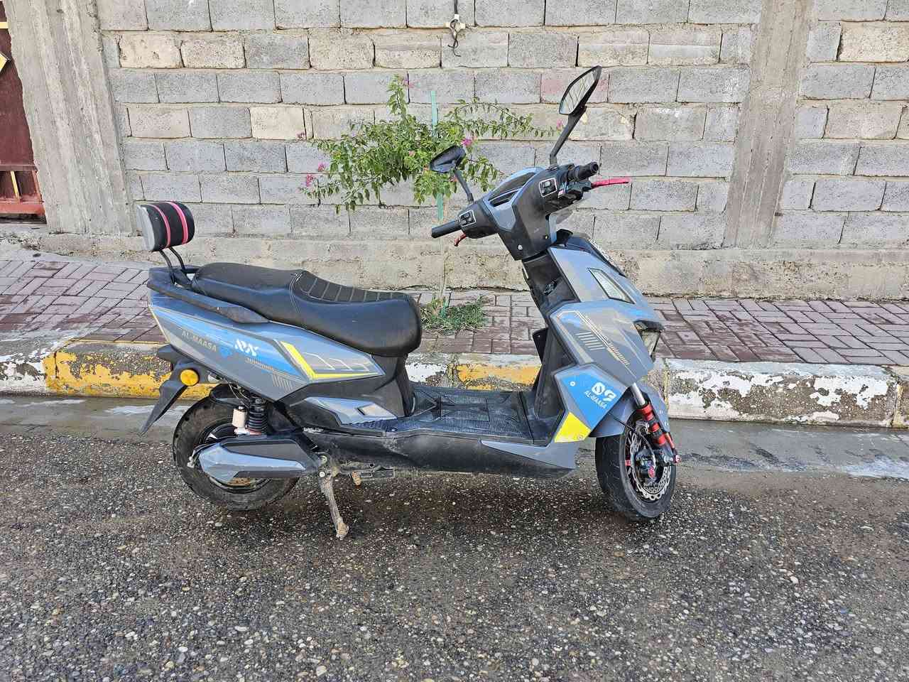 دراجة شحن سكنس 6 بطاريات للبيع 
السعر 460 قابل للتفاوض نظيف وجاهز من كل شيء بطارات جدد
 للاستفسار على الخاص او الاتصال على الرقم ***********
