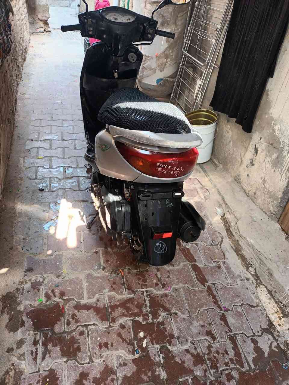 السلام عليكم دراجه جديده كل نقص مابيه نوزل للبيع استعمال قليل كلش برغي مامفتوح بيه كله ابلادي كله شغال سلف هندر كهربايات كله شغاله العنوان الفضل السعر ٨٥٠ الف قفل مابيه مجال الشراي ميعملني جيب فيتر وتعال ***********
