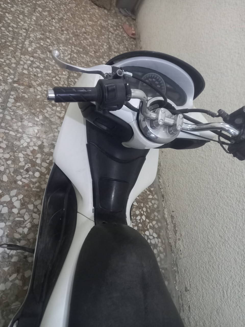 سلام عليكم دراجه بي سي اكس جيل الأول موديل ٢٠١٧ حجم المحرك ١٥٠ دراجه طافيه بيه عطل بسيط مالت بيت مامتعوبه تاخذهة صلحه وتدعيلي مكاني بغداد العبيدي رقمي *********** سعرهة ٧٠٠ وبيه مجال بسيط للشراي أوراقه كامله (اخوان دراجه طافيه ماعرف شبيه عطلت وتركته بس عطله بسيط الله شاهد )
