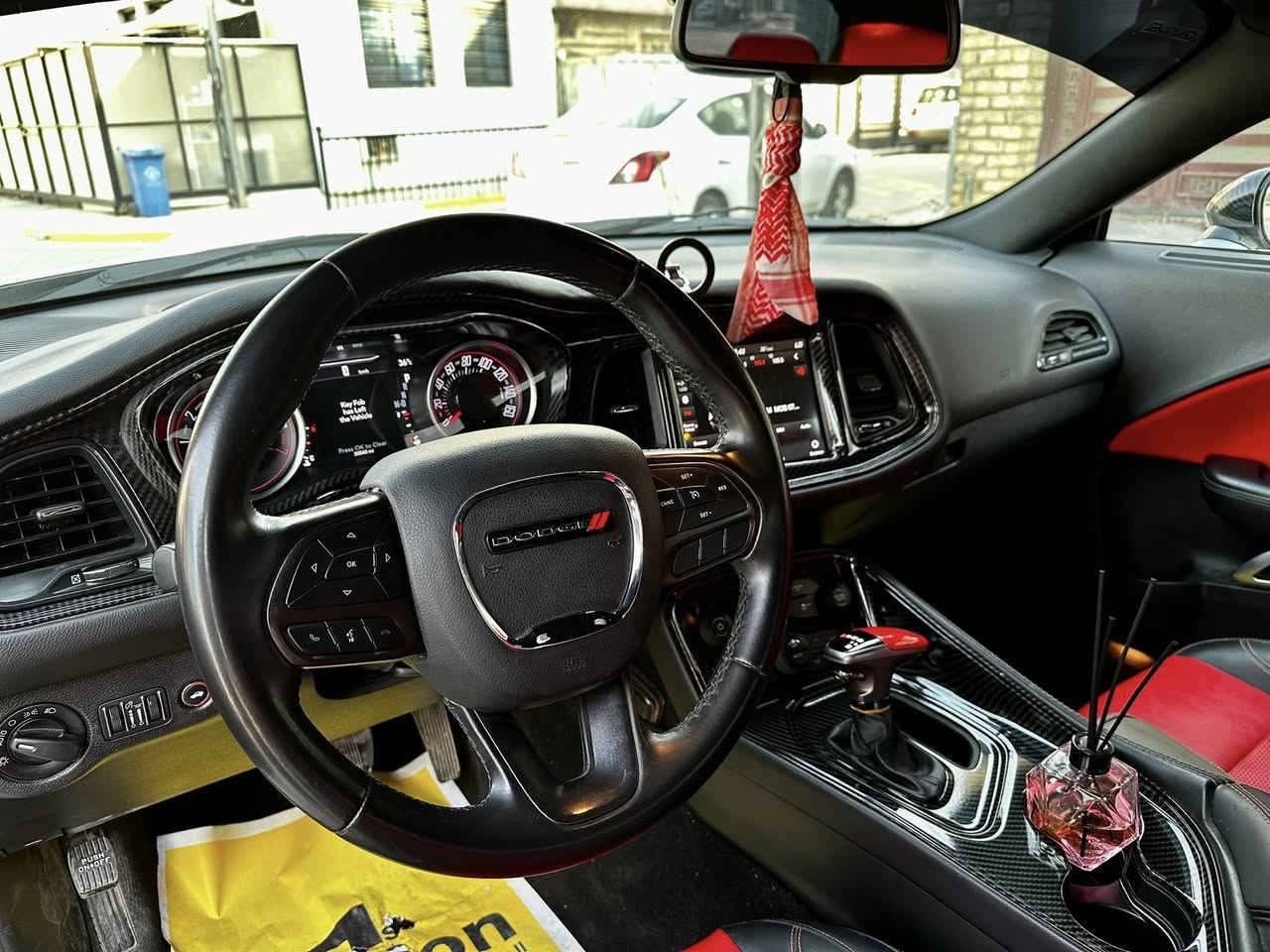 السلام عليكم
چالنجر sxt ٢٢ قطعة وحدة صبغ ماشيه ٣٢ ميل … مطلوب مراوس ويه ستنگر ٢٢-٢٣ جي تي لاين

للاستفسار اكثر

***********
