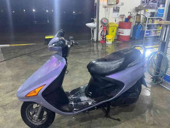 للبيع دراجه فراشه حاويه صار شهر
نزلت من الحاويه كله بلاد ملاح فول
***********
