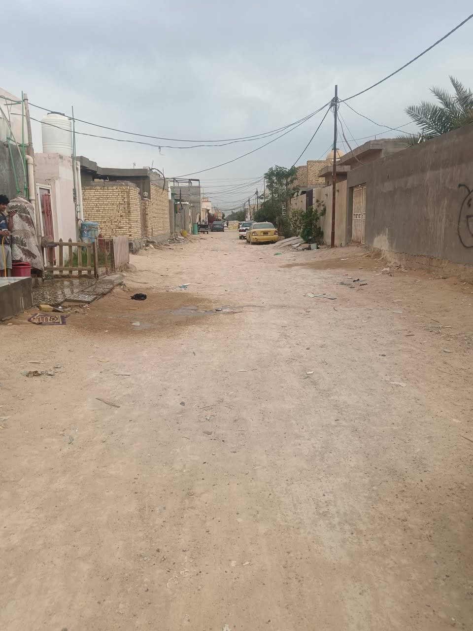 السلام عليكم  بيت وره المطحنه مقابيل القريت الغدير 100متر مربع مسلح فوك وجوه وسقوف ثانوي شغل درجه اوله شارع عريض  معه الاثاث البيت مامسكون السعر 37وبي مجال ***********
