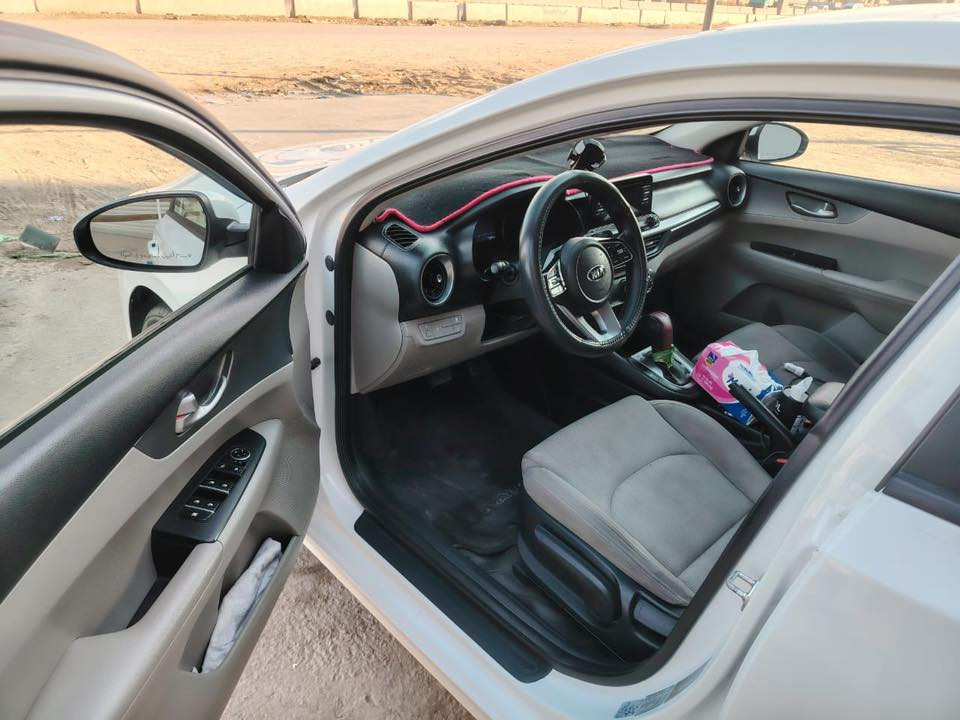 السلام عليكم
كيا سيراتو 2020 خليجي كفاله عامه محرك 2000 
السعر 165 وبيها مجال 

مكان السياره بغداد 

الاتصال على الرقم :***********
