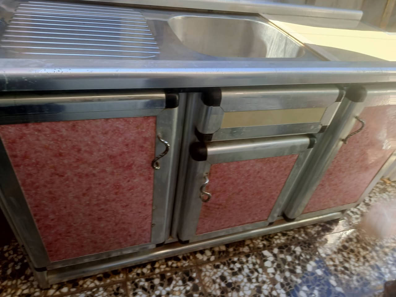 سلام عليكم كاونتر للبيع متر ونص نضيف جدا سعر ١٠٠ سنكي والملحق


**إذا كنت صاحب هذا الإعلان وتريد حذفه لأي سبب، رجاءا أرسل رسالة إلى الدعم الفني**