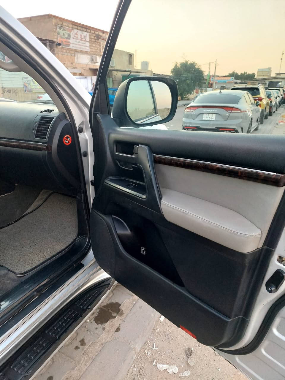 السلام عليكم لاندكروز مديل 2008 محدثه 2014 مكينة ديزل مصبوغه حزام جماليه السياره سوفت مامصفحة سابقة  مكفوله من الحادث والضربة فقط صبغ جماليه سياره باسمي جاهزة مكينه وكير حدادية تخم تاير جديد مناقصه اي شي متصرف عليه شي مكاني بالبصره*********** السعر 260 ورقه
