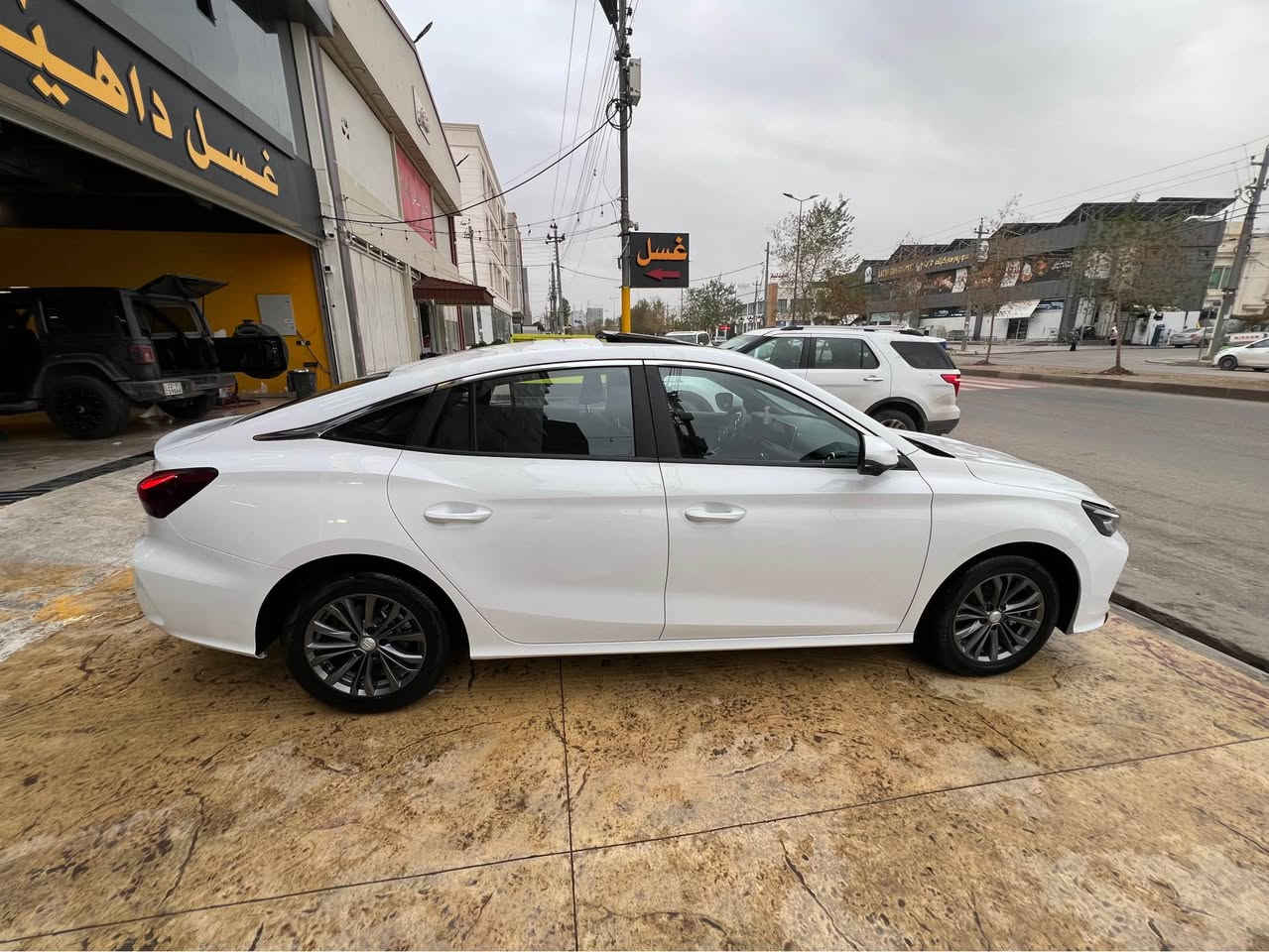 MG GT
موديل 2025
مواسةفات فول فول 1/1
7900 km رويشتووه 
گير - مةكينه - تةحويل - غرامه - بةشةرت
دةعامى بو دةعامى بةشةرت 
هيچى پيوه نييه
بوياغ تةنك
تةنها دوو قوپى هةيه دةرگارى سةكن 
شوين - هةولير 
***********
122$ 
مةجالى كةمى تيدايه أربيل, العراق
