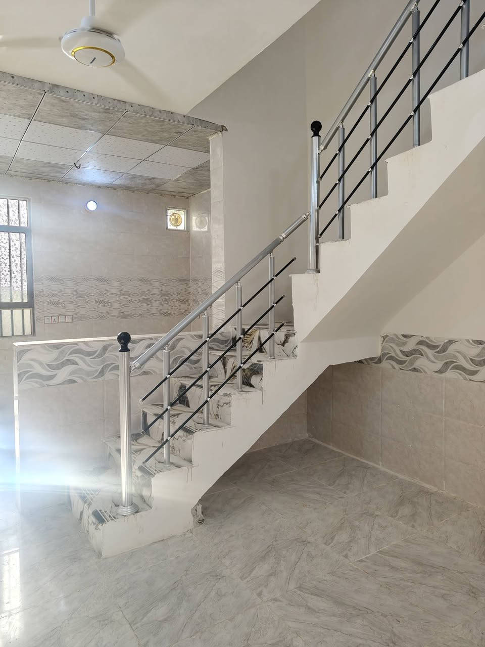 🏠 ،مكتب عقارات الوطن
✨دار للبيع مساحه 50 متر   طابق واحد قرب 
مجمع سيد اسماعيل السكني السكني السعر (33) مليون بناء جديد 
منطقه سكنيه تتوفر فيها جميع الخدمات  
يتكون البيت من غرفه وصاله ومطبخ ومنور وصحيات٢ وطارمة يبعد عن الإمام الحسين ١٠دقائق بلسيارة 
طابو زراعي قرار محكمه سند 25 
للحجز والاستفسار على أرقام ابو زينب العقارات والمقاولات العامه في كربلاء مستعدون الكافة البناء وترميم البيوت 
***********
***********
المجمع على طريق الزوار والمواكب
#عقارات
