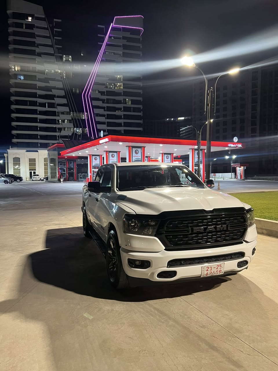 دوج رام بک هورن
مدیل 2023 
رقم کاتی 
مایشی 52 میل 
جاملج باب بیلادی مبدل 
جاملغ ورا جهت السایق کلیر امریکی ویا نوص باب بودی 
شاشە تیسلا 
کوشنات قوماش
کوشن هیتر ستیرن هیتر 
‏8سلندر ئیتورک 
‏***********
