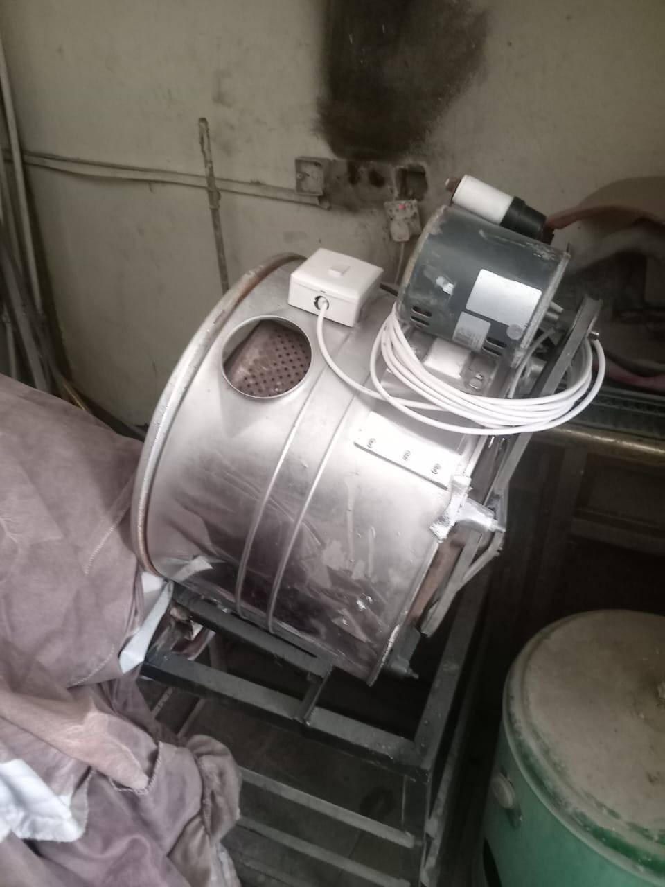 سلام عليكم
باترينه مال جبس الكراده هاي باترينه تفصال المنيوم ثقيل وجواها قاعده حديد زاويه مليمين ونص وجواها التايرات مالتها عضم عاج الاصلي وشوايه حب ماطور شغال كامله السعر 400 وبيها مجال المكان الدوره شارع 60

الرقم:  *********** 
بي واتساب
